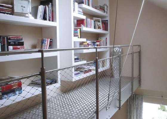 Balkon Atau Tangga Arsitektur Wire Mesh Untuk Mencegah Anak-anak Jatuh