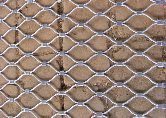 Fleksibilitas Yang Sangat Baik Tali Kawat Baja Stainless Mesh Untuk Wahana Hiburan Anti Korosif