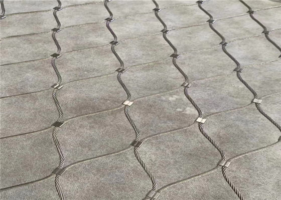 Jaring kawat burung baja tahan karat dengan ketebalan kawat 1,2 mm sampai 2,0 mm dan ukuran lubang 20 mm sampai 50 mm untuk sangkar burung