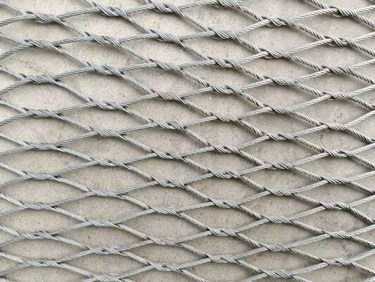 Tinggi Disesuaikan Aviary Wire Netting Memberikan Kinerja yang sangat baik untuk peternakan unggas sebagai persyaratan pelanggan